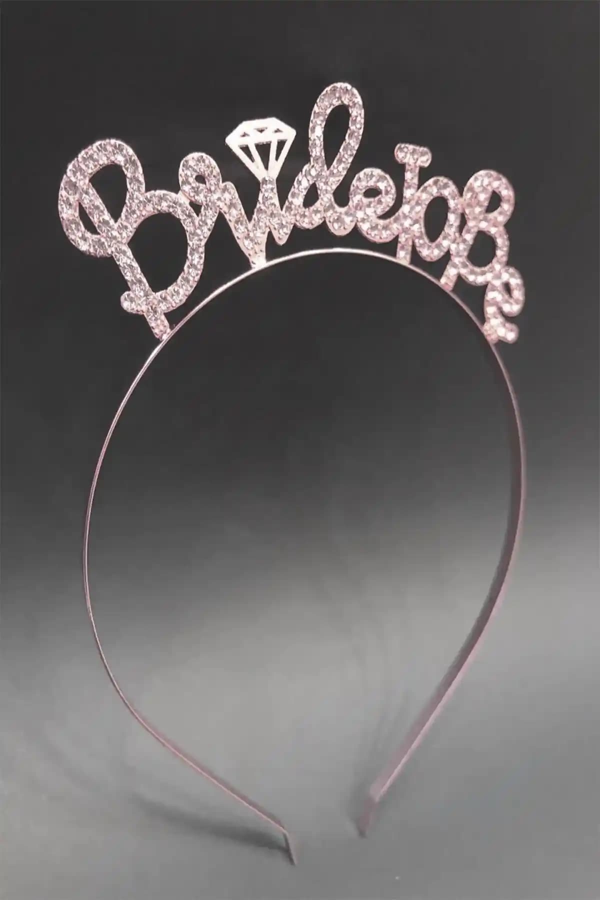 Parti Dolabı Rose Gold Metal Bride to Be Taç: Şıklık ve Zarafetin Modern Simgesi